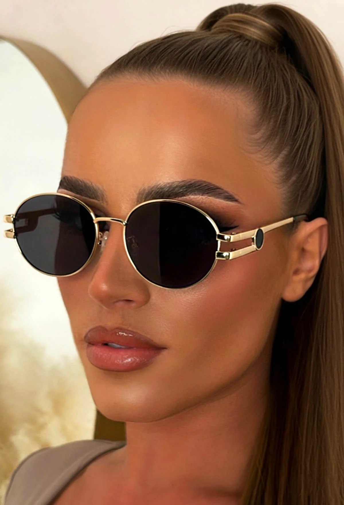 Chic Vision Black Aviator Sunglasses - Image 2