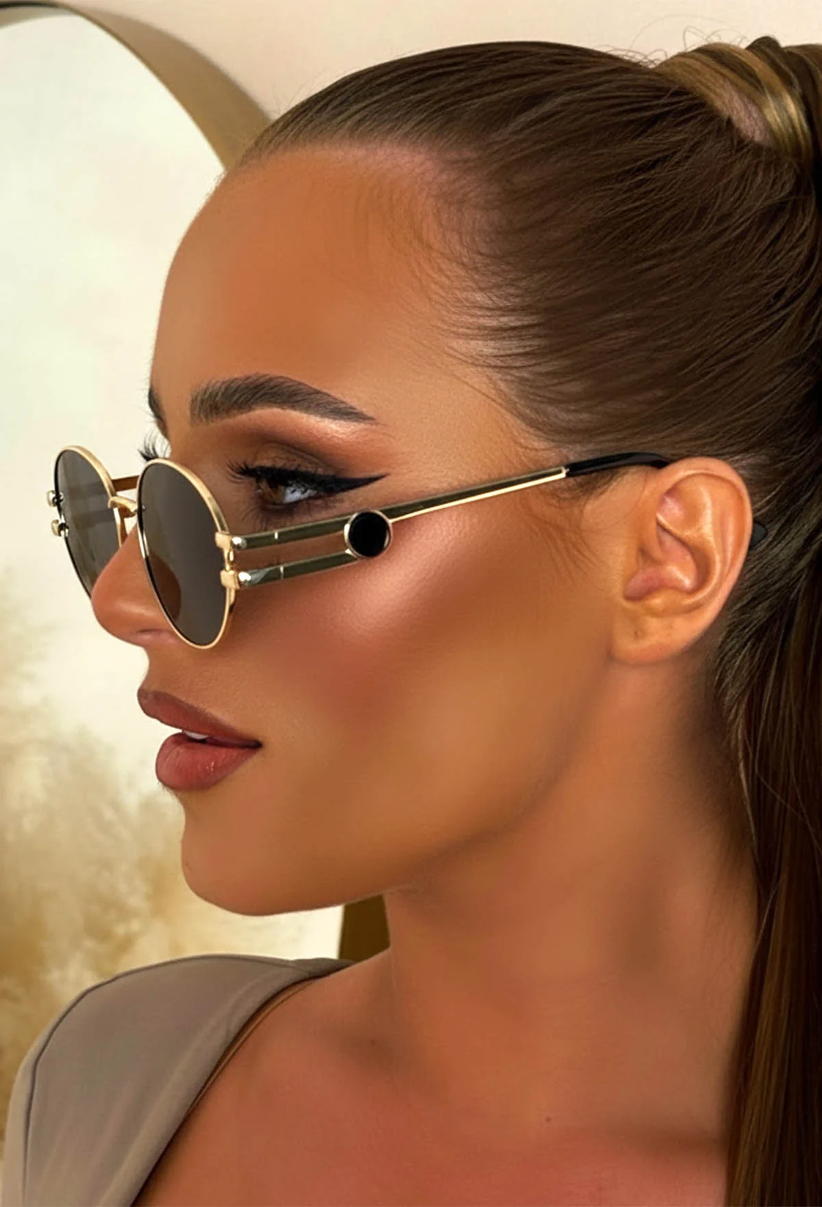 Chic Vision Black Aviator Sunglasses - Image 3
