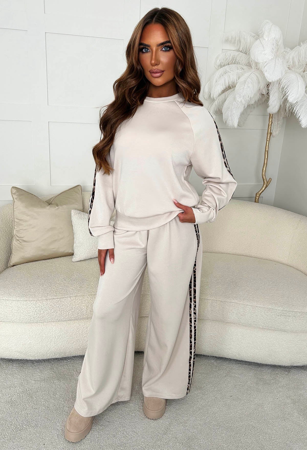 Effortless Cool Beige Contrast Edge Activewear Set - Image 3