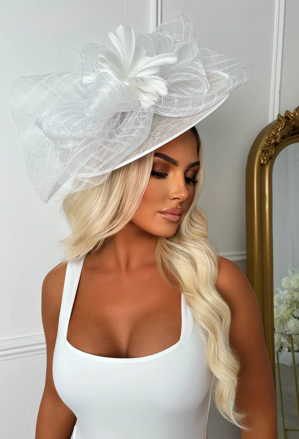 Cosmo Chic White Floral Bow Detail Fascinator - Image 2