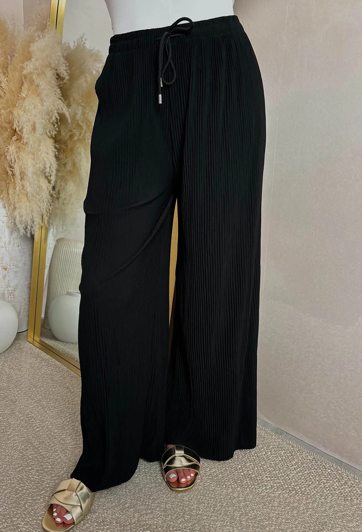 The Good Life Black Pleated High Waist Wide Leg Trousers - Image 2